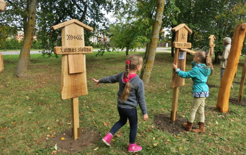 Pažintinis ir jutiminis takas „Lankymasis prie buko”