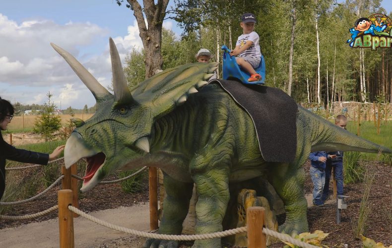 AB-dinozauru-atrakcija