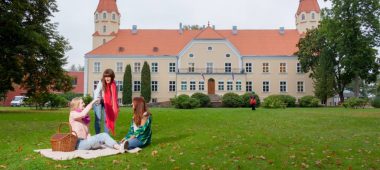 Suntažių dvaro pilis ir muziejus