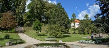 Kandavos riterių piliakalnis, Livonijos ordino pilies griuvėsiai ir pilies bokštas