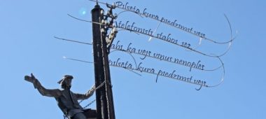 Liepojos himno skulptūros