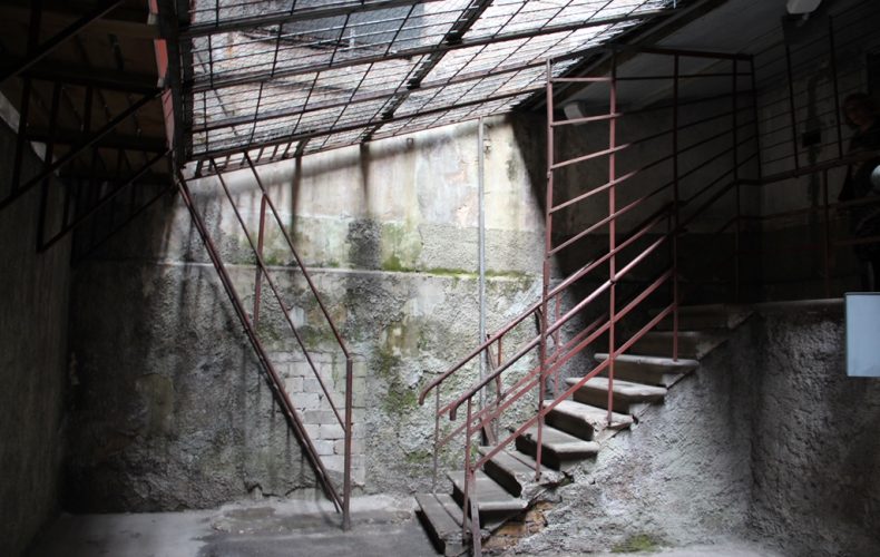Stūra-māja2