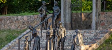 Bronzinės J. Rosenthalio paveikslų skulptūros