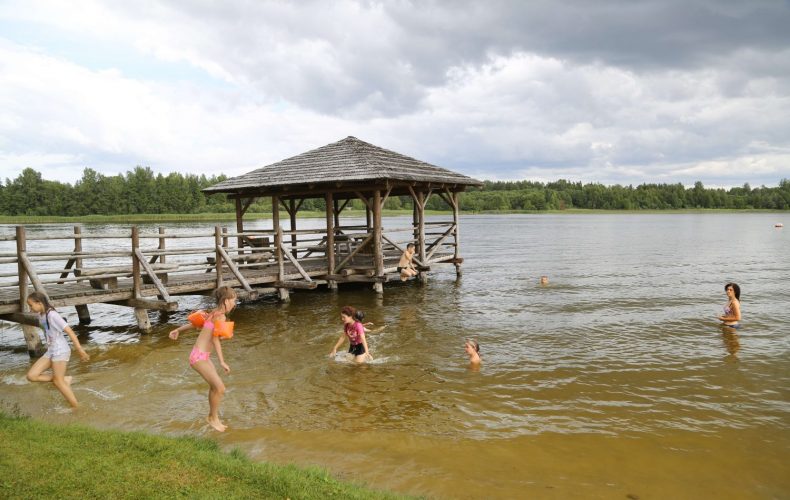 Pažintinė kelionė ir poilsis: pažintinė kelionė ir poilsis prie vandens