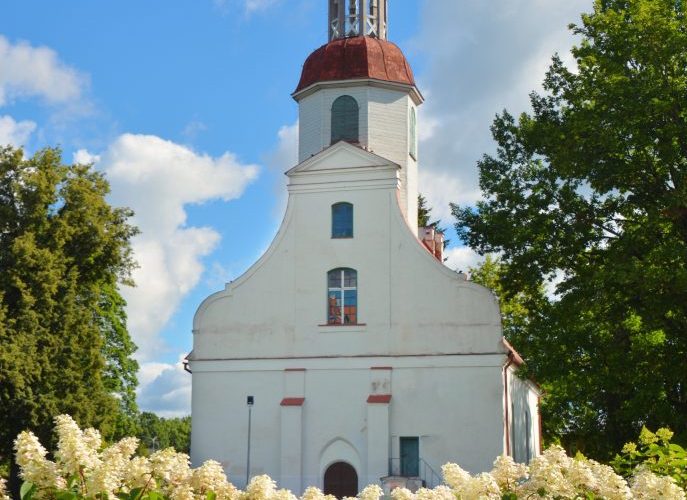 Valka-Lugazi liuteronų bažnyčia ir apžvalgos bokštas