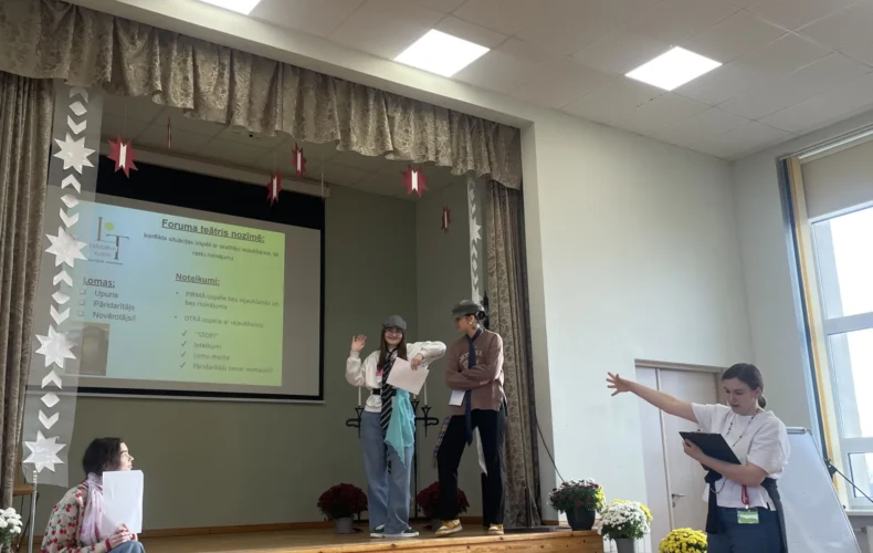 Lidzdalibas-teatris-03
